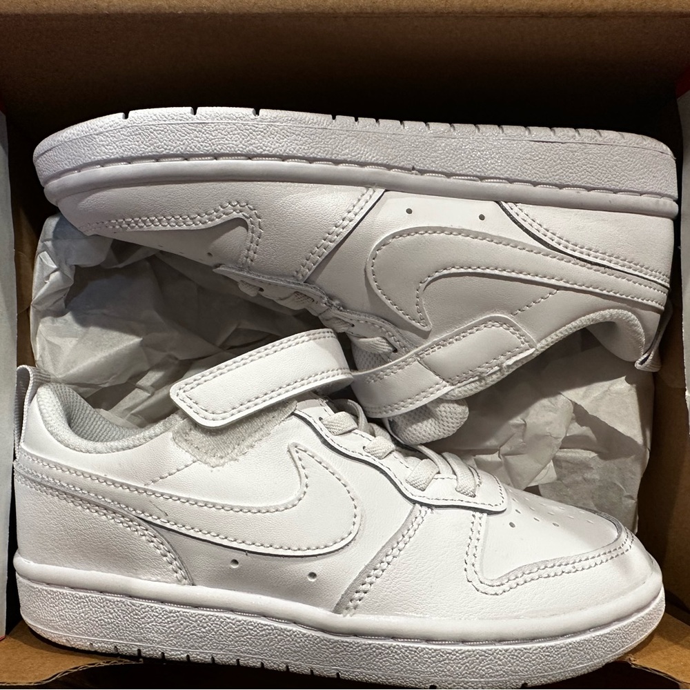 Nike court borough low white